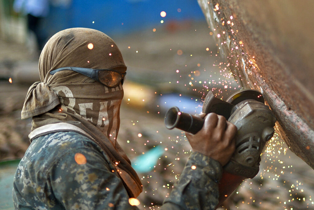 Forged by Hand: Life at the Keraniganj Dockyards